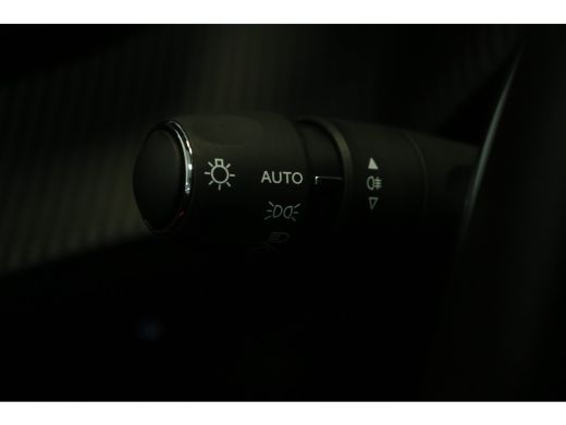 Peugeot 2008 1.2 Hybrid 136 GT | Navi | Camera | Ad. Cruise control | LMV 17'|  Keyless Entry | Apple Carplay ... ActivLease financial lease