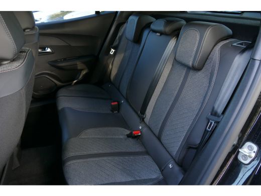Peugeot 2008 1.2 HYBRID 136PK ALLURE AUTOMAAT / NAVI / CLIMA / PDC / 17"LMV / CAMERA V+A / KEYLESS / FULL-LED ... ActivLease financial lease