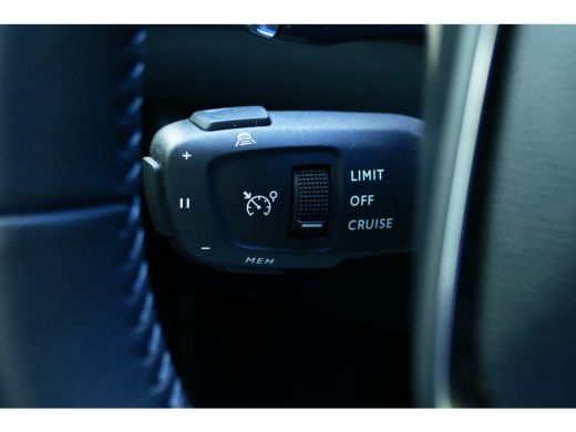 Peugeot 2008 1.2 HYBRID 136PK ALLURE AUTOMAAT / NAVI / CLIMA / PDC / 17"LMV / CAMERA V+A / KEYLESS / FULL-LED ... ActivLease financial lease