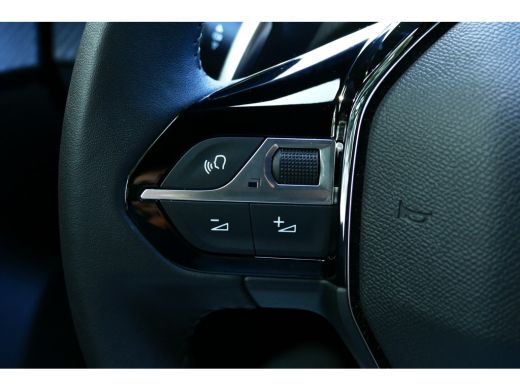 Peugeot 2008 1.2 HYBRID 136PK ALLURE AUTOMAAT / NAVI / CLIMA / PDC / 17"LMV / CAMERA V+A / KEYLESS / FULL-LED ... ActivLease financial lease