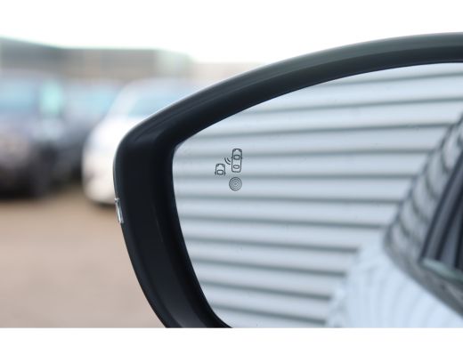 Peugeot 2008 1.2 HYBRID 136PK GT PACK AUTOMAAT / NAVI / LEDER / CLIMA / LED / PDC / 17" LMV / KEYLESS / 360&deg; C... ActivLease financial lease