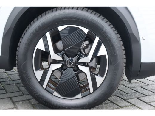 Peugeot 2008 1.2 HYBRID 136PK GT PACK AUTOMAAT / NAVI / LEDER / CLIMA / LED / PDC / 17" LMV / KEYLESS / 360&deg; C... ActivLease financial lease