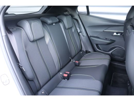 Peugeot 2008 1.2 HYBRID 136PK GT PACK AUTOMAAT / NAVI / LEDER / CLIMA / LED / PDC / 17" LMV / KEYLESS / 360&deg; C... ActivLease financial lease