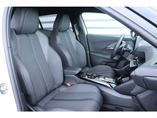 Peugeot 2008 1.2 HYBRID 136PK GT PACK AUTOMAAT / NAVI / LEDER / CLIMA / LED / PDC / 17" LMV / KEYLESS / 360&deg; C... ActivLease financial lease