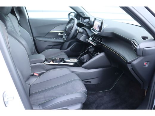 Peugeot 2008 1.2 HYBRID 136PK GT PACK AUTOMAAT / NAVI / LEDER / CLIMA / LED / PDC / 17" LMV / KEYLESS / 360&deg; C... ActivLease financial lease