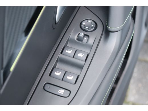 Peugeot 2008 1.2 HYBRID 136PK GT PACK AUTOMAAT / NAVI / LEDER / CLIMA / LED / PDC / 17" LMV / KEYLESS / 360&deg; C... ActivLease financial lease