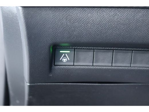 Peugeot 2008 1.2 HYBRID 136PK GT PACK AUTOMAAT / NAVI / LEDER / CLIMA / LED / PDC / 17" LMV / KEYLESS / 360&deg; C... ActivLease financial lease