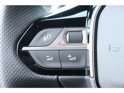 Peugeot 2008 1.2 HYBRID 136PK GT PACK AUTOMAAT / NAVI / LEDER / CLIMA / LED / PDC / 17" LMV / KEYLESS / 360&deg; C... ActivLease financial lease