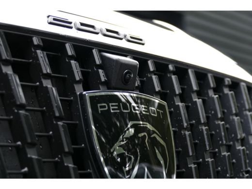 Peugeot 2008 1.2 PureTech 130 Allure / NAVI / CLIMA / PDC / 17"LMV / CAMERA V+A / FULL-LED / WINTERPAKKET / BL... ActivLease financial lease