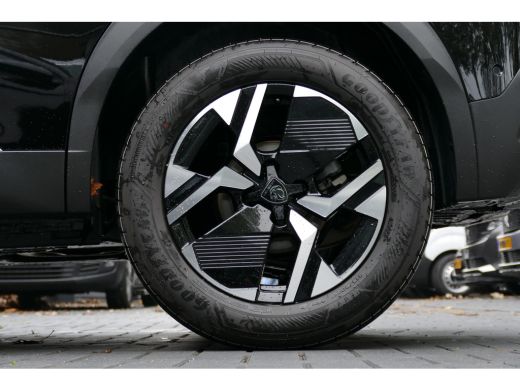 Peugeot 2008 1.2 PureTech 130 Allure / NAVI / CLIMA / PDC / 17"LMV / CAMERA V+A / FULL-LED / WINTERPAKKET / BL... ActivLease financial lease