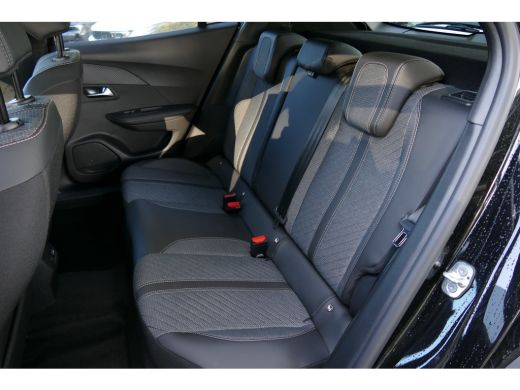 Peugeot 2008 1.2 PureTech 130 Allure / NAVI / CLIMA / PDC / 17"LMV / CAMERA V+A / FULL-LED / WINTERPAKKET / BL... ActivLease financial lease