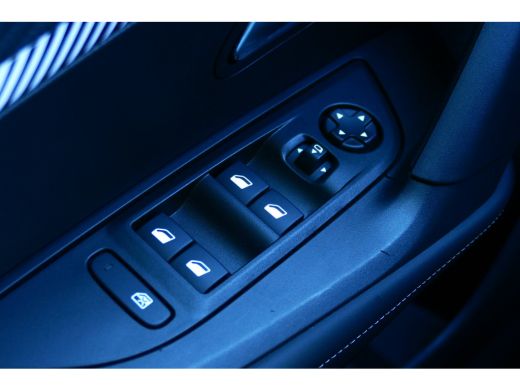 Peugeot 2008 1.2 PureTech 130 Allure / NAVI / CLIMA / PDC / 17"LMV / CAMERA V+A / FULL-LED / WINTERPAKKET / BL... ActivLease financial lease