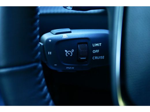 Peugeot 2008 1.2 PureTech 130 Allure / NAVI / CLIMA / PDC / 17"LMV / CAMERA V+A / FULL-LED / WINTERPAKKET / BL... ActivLease financial lease