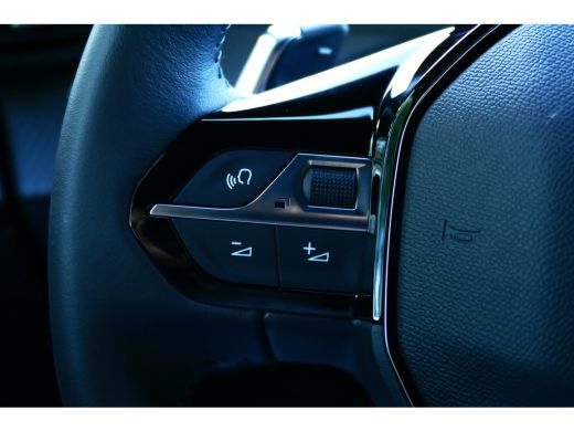 Peugeot 2008 1.2 PureTech 130 Allure / NAVI / CLIMA / PDC / 17"LMV / CAMERA V+A / FULL-LED / WINTERPAKKET / BL... ActivLease financial lease