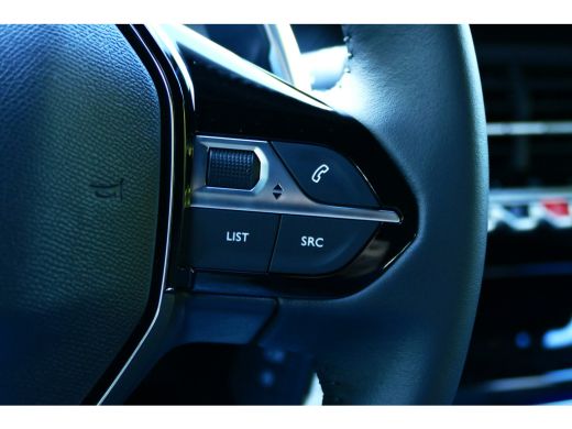 Peugeot 2008 1.2 PureTech 130 Allure / NAVI / CLIMA / PDC / 17"LMV / CAMERA V+A / FULL-LED / WINTERPAKKET / BL... ActivLease financial lease