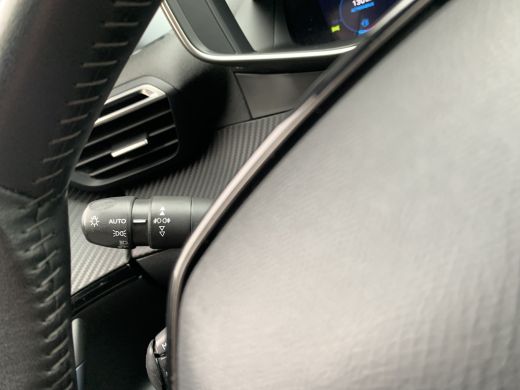 Peugeot 2008 1.2 PureTech Allure | Climate control | Camera | Cruise | Led | Pdc achter | Trekhaak | Navigatie | ActivLease financial lease