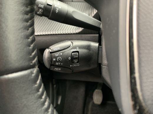 Peugeot 2008 1.2 PureTech Allure | Climate control | Camera | Cruise | Led | Pdc achter | Trekhaak | Navigatie | ActivLease financial lease