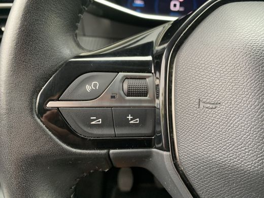 Peugeot 2008 1.2 PureTech Allure | Climate control | Camera | Cruise | Led | Pdc achter | Trekhaak | Navigatie | ActivLease financial lease
