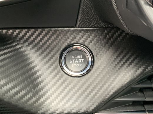 Peugeot 2008 1.2 PureTech Allure | Climate control | Camera | Cruise | Led | Pdc achter | Trekhaak | Navigatie | ActivLease financial lease