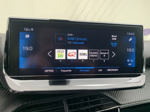 Peugeot 2008 1.2 PureTech Allure | Climate control | Camera | Cruise | Led | Pdc achter | Trekhaak | Navigatie | ActivLease financial lease