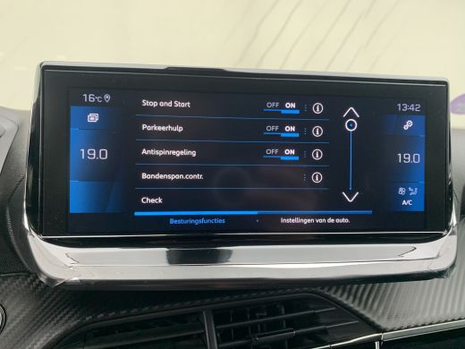 Peugeot 2008 1.2 PureTech Allure | Climate control | Camera | Cruise | Led | Pdc achter | Trekhaak | Navigatie | ActivLease financial lease