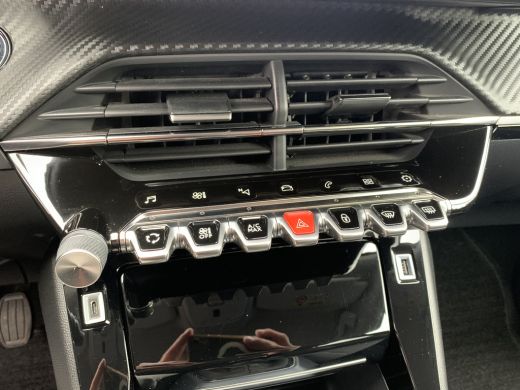 Peugeot 2008 1.2 PureTech Allure | Climate control | Camera | Cruise | Led | Pdc achter | Trekhaak | Navigatie | ActivLease financial lease