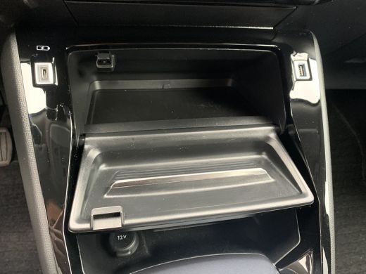 Peugeot 2008 1.2 PureTech Allure | Climate control | Camera | Cruise | Led | Pdc achter | Trekhaak | Navigatie | ActivLease financial lease