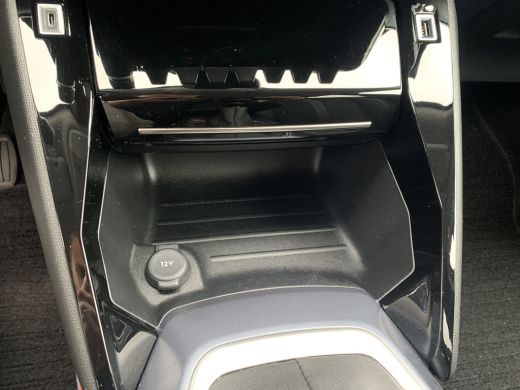 Peugeot 2008 1.2 PureTech Allure | Climate control | Camera | Cruise | Led | Pdc achter | Trekhaak | Navigatie | ActivLease financial lease