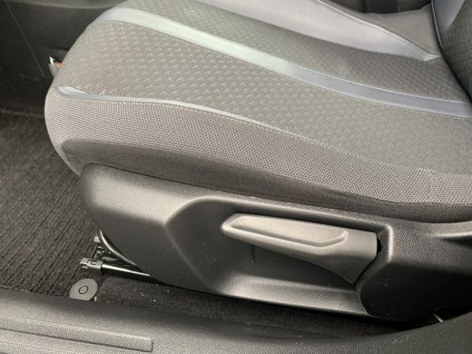 Peugeot 2008 1.2 PureTech Allure | Climate control | Camera | Cruise | Led | Pdc achter | Trekhaak | Navigatie | ActivLease financial lease