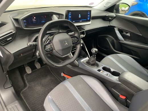 Peugeot 2008 1.2 PureTech Allure | Climate control | Camera | Cruise | Led | Pdc achter | Trekhaak | Navigatie | ActivLease financial lease