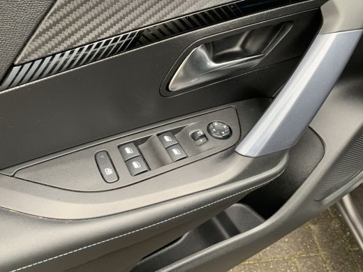 Peugeot 2008 1.2 PureTech Allure | Climate control | Camera | Cruise | Led | Pdc achter | Trekhaak | Navigatie | ActivLease financial lease