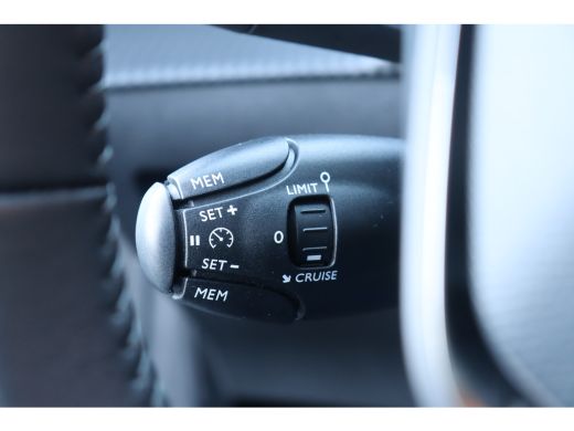 Peugeot 208 1.2 PURETECH 100PK ALLURE PACK / NAVI / LEDER / CLIMA / FULL-LED / PDC / CAMERA / 16" LMV / WINTE... ActivLease financial lease