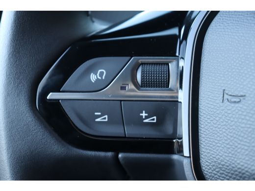 Peugeot 208 1.2 PURETECH 100PK ALLURE PACK / NAVI / LEDER / CLIMA / FULL-LED / PDC / CAMERA / 16" LMV / WINTE... ActivLease financial lease