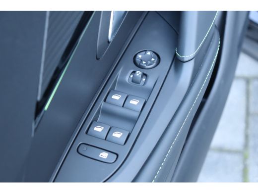 Peugeot 208 1.2 PURETECH 100PK GT PACK / NAVI / LEDER / CLIMA / PDC / 17" LMV / CAMERA / KEYLESS / ADAPT. CRU... ActivLease financial lease