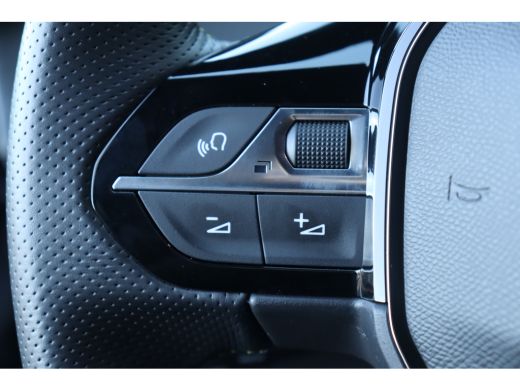 Peugeot 208 1.2 PURETECH 100PK GT PACK / NAVI / LEDER / CLIMA / PDC / 17" LMV / CAMERA / KEYLESS / ADAPT. CRU... ActivLease financial lease