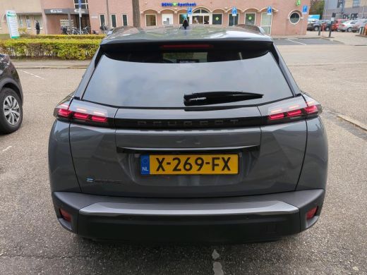 Peugeot e-2008 EV Allure 54 kWh | Navigatie | Camera voor + achter | Stoelverwarming | Fase 3 | BTW | Nieuw model | ActivLease financial lease