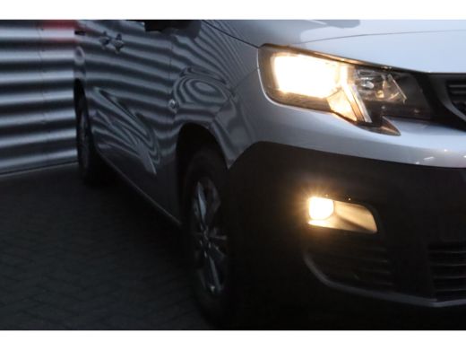 Peugeot Partner Partner 50KWH 136PK L1H1 ASPHALT AUTOMAAT / NAVI / CLIMA / LED / PDC / CAMERA / 16" LMV / DAB+ / ... ActivLease financial lease