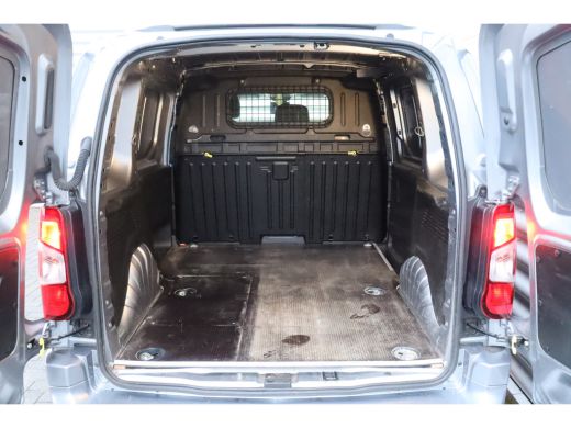 Peugeot Partner Partner 50KWH 136PK L1H1 ASPHALT AUTOMAAT / NAVI / CLIMA / LED / PDC / CAMERA / 16" LMV / DAB+ / ... ActivLease financial lease