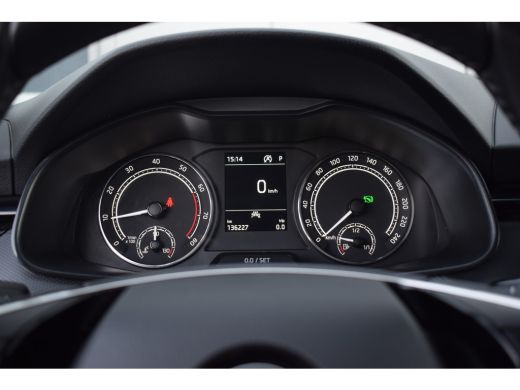 Skoda Kamiq 1.0 TSI Ambition | Automaat | Trekhaak | Apple CarPlay | Airco ActivLease financial lease