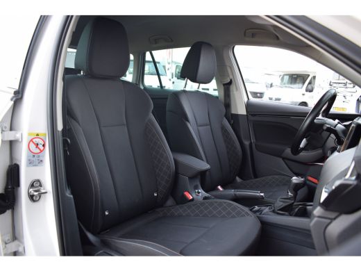 Skoda Kamiq 1.0 TSI Ambition | Automaat | Trekhaak | Apple CarPlay | Airco ActivLease financial lease