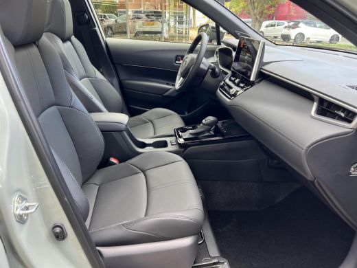 Toyota Corolla Cross Hybrid 180 Executive ActivLease financial lease