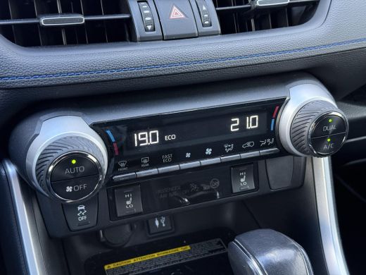 Toyota RAV4 2.5 Hybrid Bi-Tone **TREKHAAK/ NAVIGATIE/ APPLE CARPLAY/ KEYLESS/ STOELVERWARMING** ActivLease financial lease