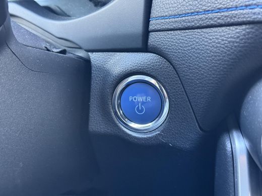 Toyota RAV4 2.5 Hybrid Bi-Tone **TREKHAAK/ NAVIGATIE/ APPLE CARPLAY/ KEYLESS/ STOELVERWARMING** ActivLease financial lease