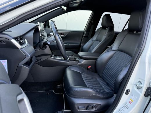 Toyota RAV4 2.5 Hybrid Bi-Tone **TREKHAAK/ NAVIGATIE/ APPLE CARPLAY/ KEYLESS/ STOELVERWARMING** ActivLease financial lease