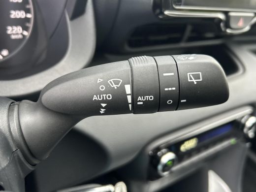 Toyota Yaris 1.5 Hybrid 115 Comfort | Nieuwe auto | Direct uit voorraad leverbaar | ActivLease financial lease