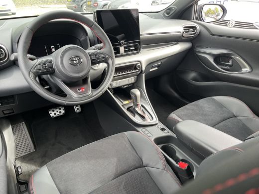 Toyota Yaris 1.5 Hybrid 130 GR Sport | Plus Pack | Uit voorraad leverbaar! | ActivLease financial lease