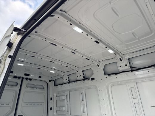 Volkswagen Crafter Elektrisch L3H3 | Navi | Camera | LED | ActivLease financial lease