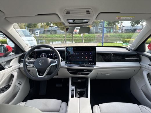 Volkswagen Passat Variant 1.5 eHybrid Elegance | PHEV | Led | Ergo | Trekhaak | 5 jr fabrieksgarantie | SOH 101% | ActivLease financial lease