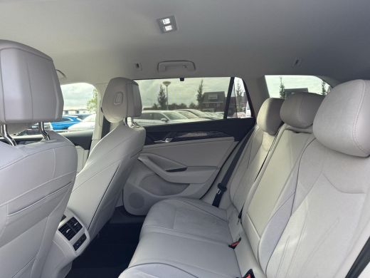 Volkswagen Passat Variant 1.5 eHybrid Elegance | PHEV | Led | Ergo | Trekhaak | 5 jr fabrieksgarantie | SOH 101% | ActivLease financial lease