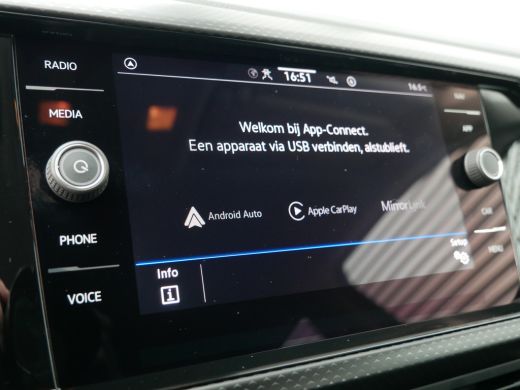 Volkswagen T-Cross 1.0 TSI Life | Airco | Cruise control adaptief | Parkeersensor voor en achter ActivLease financial lease